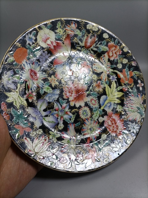 古玩陶瓷晚清民國墨地粉彩百花不落地紋盤拍賣，當前價格2780元