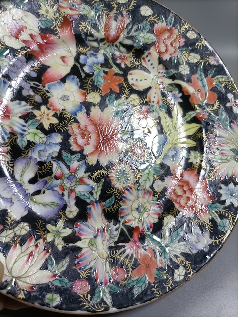 古玩陶瓷晚清民國墨地粉彩百花不落地紋盤拍賣，當前價格2780元