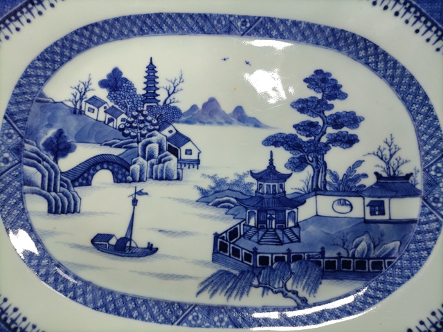 古玩陶瓷清中期青花山水人物紋八方盤(pán)拍賣,當(dāng)前價(jià)格2500元