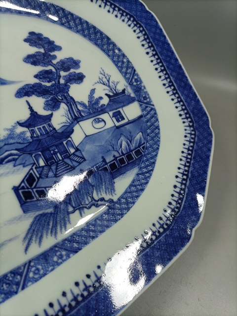 古玩陶瓷清中期青花山水人物紋八方盤(pán)拍賣,當(dāng)前價(jià)格2500元