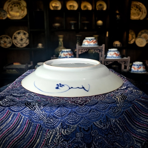 古玩陶瓷【2025康熙人物場景故事精品】11人青花折沿盤拍賣,當前價格11800元