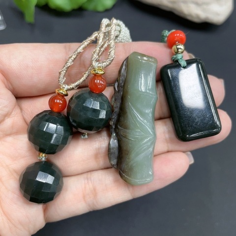 古玩玉器190和田玉掛墜一組一手走總約重46.73g拍賣,當前價格98元