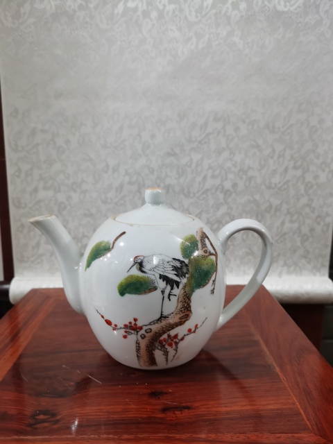 古玩陶瓷松鶴紋執(zhí)壺拍賣,當(dāng)前價(jià)格680元