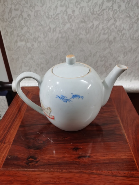 古玩陶瓷松鶴紋執(zhí)壺拍賣,當(dāng)前價(jià)格680元