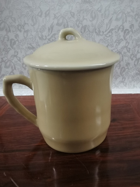 古玩陶瓷梅紋執(zhí)杯拍賣，當前價格180元