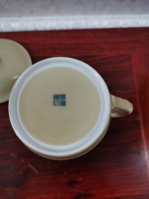 古玩陶瓷梅紋執(zhí)杯拍賣，當前價格180元
