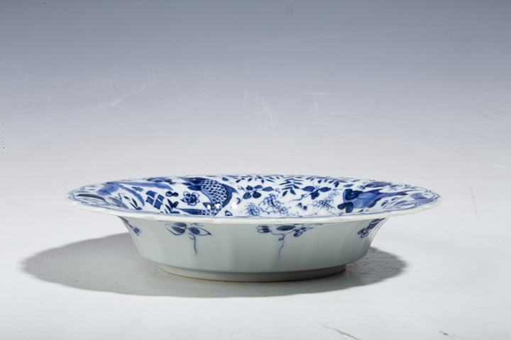 古玩陶瓷清康熙·青花魚蟹紋花口盤拍賣,當(dāng)前價(jià)格7500元