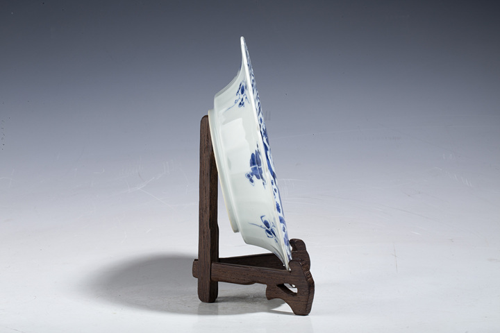 古玩陶瓷清康熙·青花魚蟹紋花口盤拍賣,當(dāng)前價(jià)格7500元