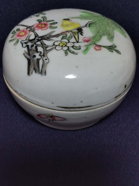 古玩陶瓷粉彩花鳥紋粉盒拍賣，當(dāng)前價(jià)格288元