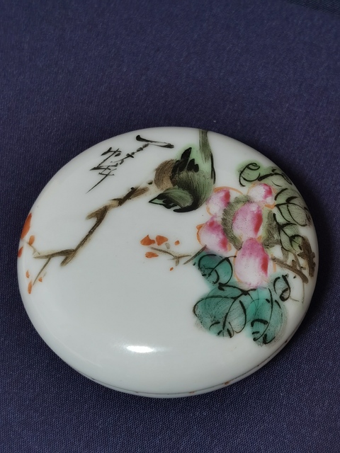 古玩陶瓷粉彩花鳥紋印盒拍賣，當前價格1588元