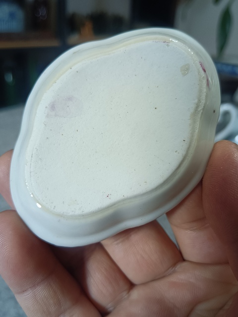 古玩陶瓷(全品)民國胭脂紅軋道龍紋筆舔品相:品相如圖全品尺寸:直徑8.5cm拍賣,當前價格228元