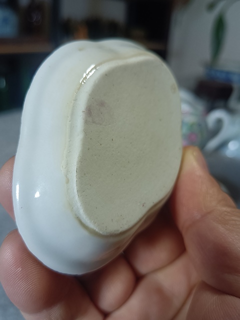 古玩陶瓷(全品)民國胭脂紅軋道龍紋筆舔品相:品相如圖全品尺寸:直徑8.5cm拍賣,當前價格228元