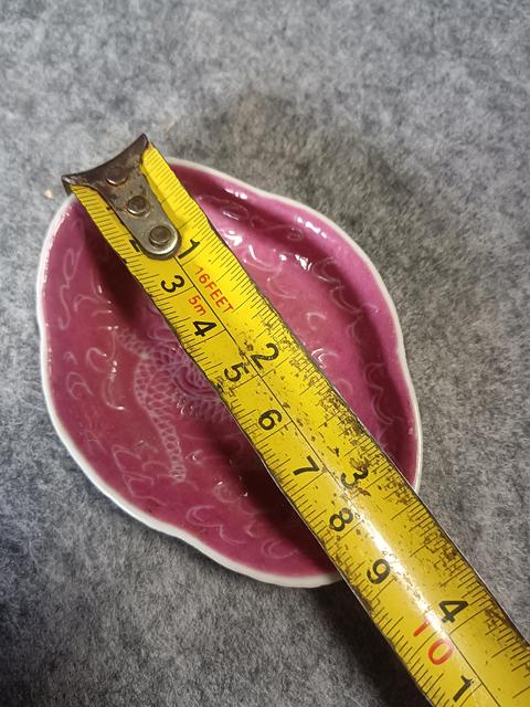 古玩陶瓷(全品)民國胭脂紅軋道龍紋筆舔品相:品相如圖全品尺寸:直徑8.5cm拍賣,當前價格228元