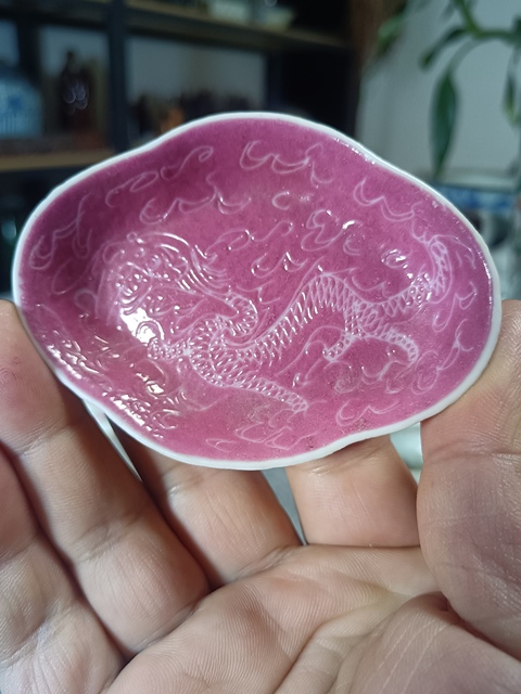 古玩陶瓷(全品)民國胭脂紅軋道龍紋筆舔品相:品相如圖全品尺寸:直徑8.5cm拍賣,當前價格228元