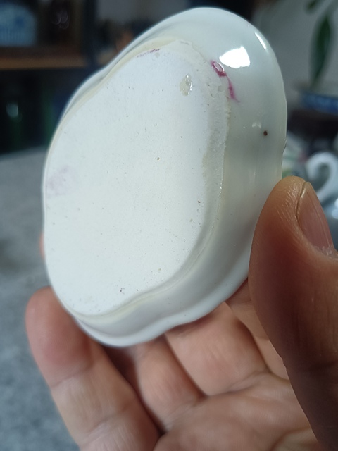 古玩陶瓷(全品)民國胭脂紅軋道龍紋筆舔品相:品相如圖全品尺寸:直徑8.5cm拍賣,當前價格228元