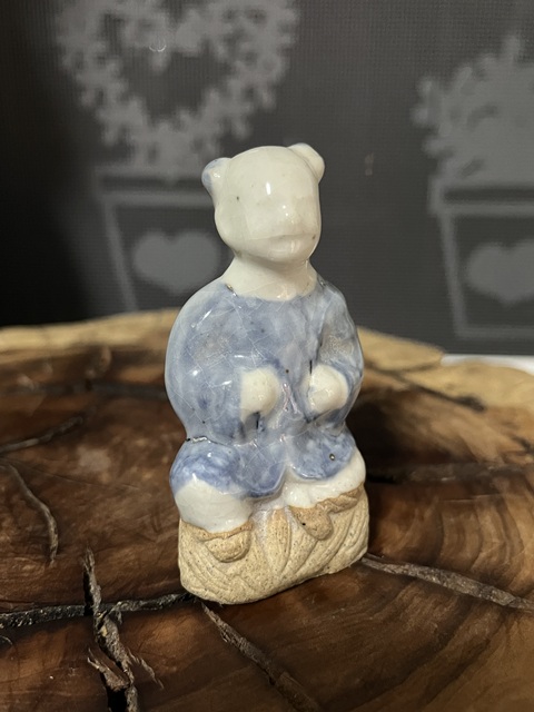 古玩陶瓷霽藍(lán)釉持蓮?fù)尤宋锏袼芘馁u，當(dāng)前價(jià)格2500元