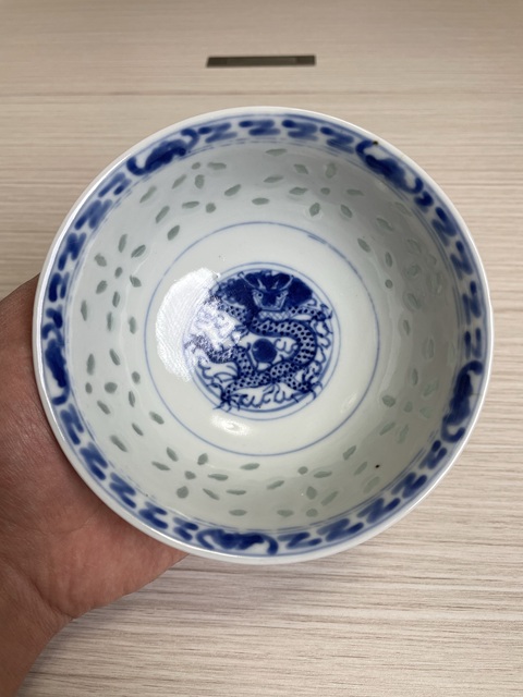 古玩陶瓷清晚期 青花玲瓏瓷云龍紋碗拍賣，當前價格350元