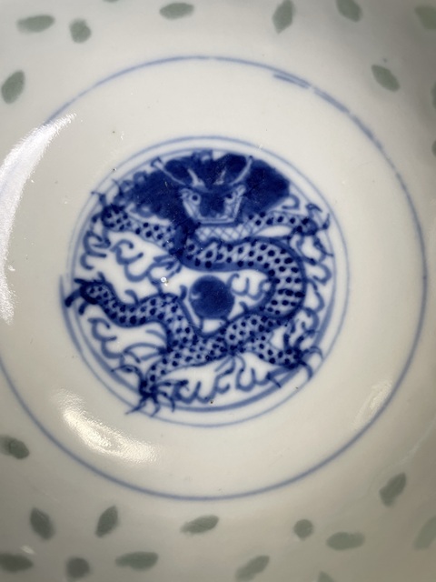 古玩陶瓷清晚期 青花玲瓏瓷云龍紋碗拍賣，當前價格350元