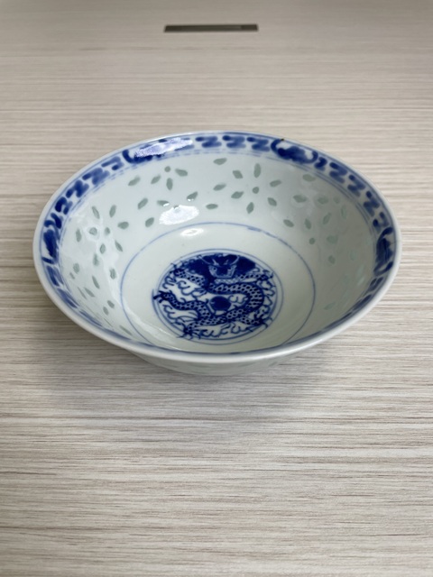 古玩陶瓷清晚期 青花玲瓏瓷云龍紋碗拍賣，當前價格350元
