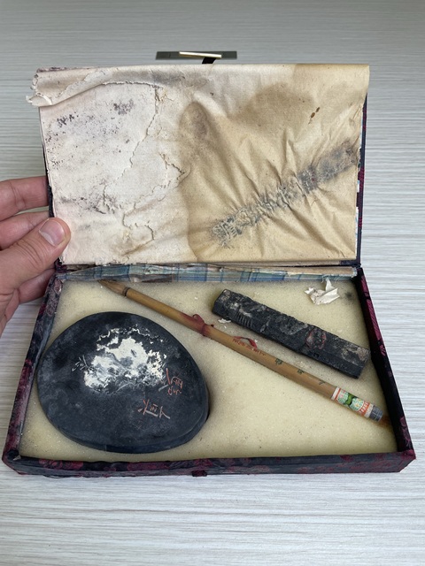 古玩陶瓷六七十年代 上海老字號(hào)“周虎臣”牌中國(guó)文房四寶 筆墨紙硯拍賣(mài),當(dāng)前價(jià)格190元