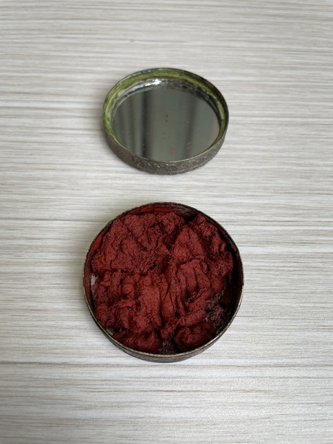 古玩陶瓷民國 銅鍍銀鑲嵌老瓷片 粉彩羅漢圖胭脂粉盒拍賣,當前價格280元