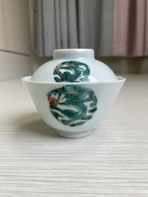 古玩陶瓷清同治 粉彩團(tuán)龍紋蓋碗拍賣(mài)，當(dāng)前價(jià)格950元