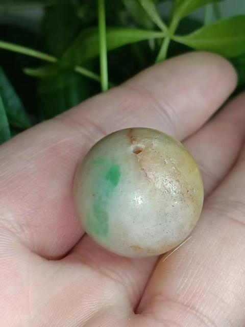 古玩玉器(虧本放漏)清代三彩素紋翡翠珠拍賣,當前價格800元