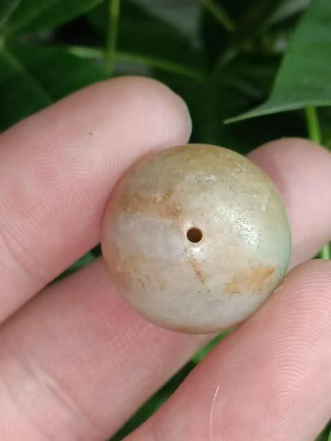 古玩玉器(虧本放漏)清代三彩素紋翡翠珠拍賣,當前價格800元
