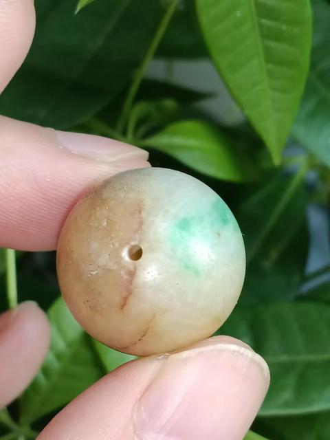 古玩玉器(虧本放漏)清代三彩素紋翡翠珠拍賣,當前價格800元