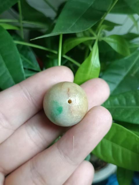 古玩玉器(虧本放漏)清代三彩素紋翡翠珠拍賣,當前價格800元