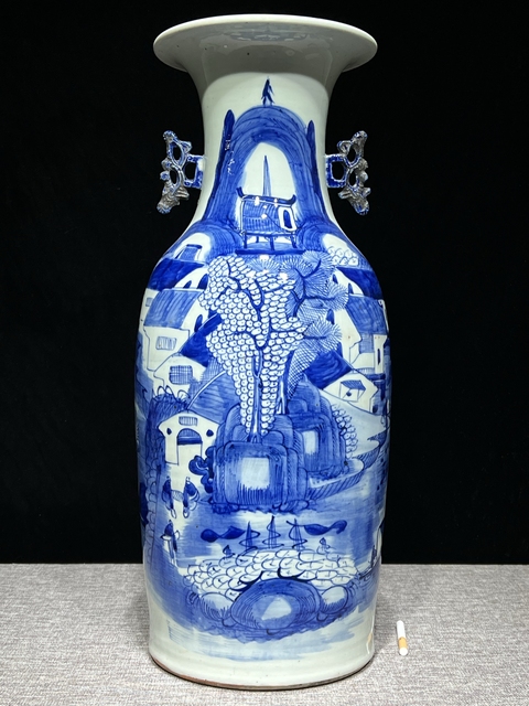 古玩陶瓷清代山水紋青釉雙松葉耳撇口瓶拍賣，當(dāng)前價格8500元