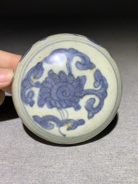 古玩陶瓷（虧出，不議價）明代青花花卉紋粉盒拍賣，當前價格2000元