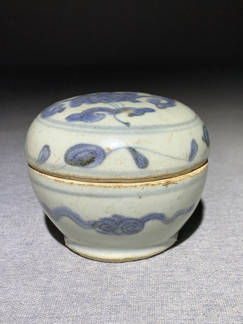 古玩陶瓷（虧出，不議價）明代青花花卉紋粉盒拍賣，當前價格2000元