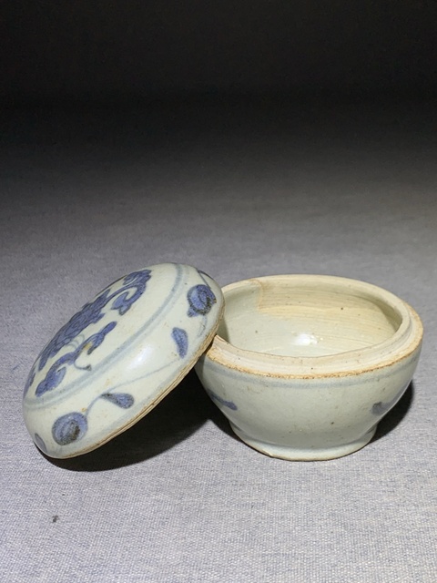 古玩陶瓷（虧出，不議價）明代青花花卉紋粉盒拍賣，當前價格2000元