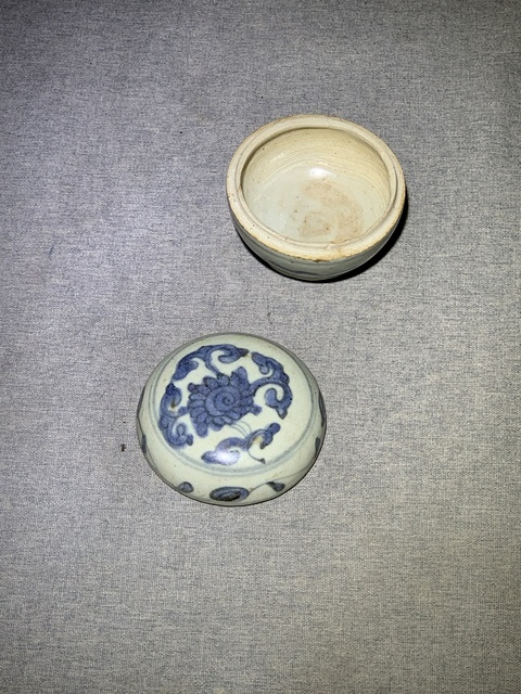 古玩陶瓷（虧出，不議價）明代青花花卉紋粉盒拍賣，當前價格2000元