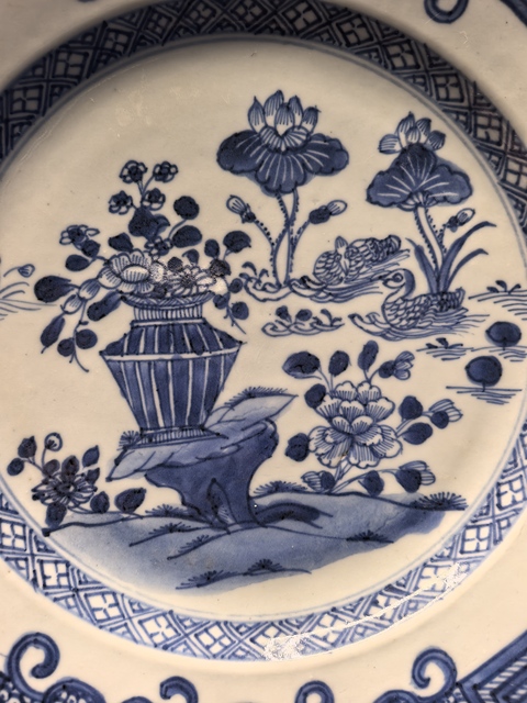 古玩陶瓷康熙青花滿池矯紋折沿大盤拍賣,當(dāng)前價(jià)格1200元