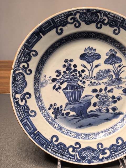 古玩陶瓷康熙青花滿池矯紋折沿大盤拍賣,當(dāng)前價(jià)格1200元