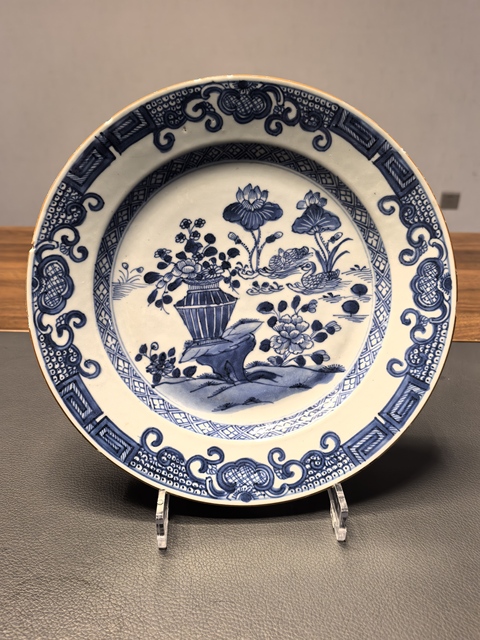 古玩陶瓷康熙青花滿池矯紋折沿大盤拍賣,當(dāng)前價(jià)格1200元