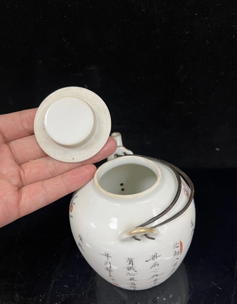 古玩陶瓷粉彩無雙譜人物提梁壺拍賣,當(dāng)前價(jià)格5888元