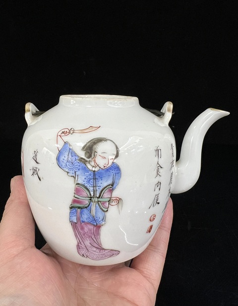 古玩陶瓷粉彩無雙譜人物提梁壺拍賣,當(dāng)前價(jià)格5888元