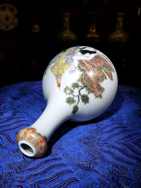 古玩陶瓷【2025精品琺瑯彩】乾隆大閱圖詩(shī)文蒜頭瓶拍賣(mài)，當(dāng)前價(jià)格189000元