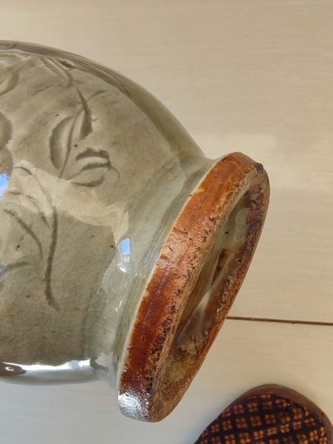 古玩陶瓷青釉刻花瓶真品鑒賞圖