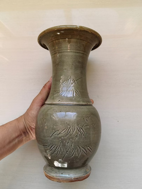 古玩陶瓷青釉刻花瓶真品鑒賞圖