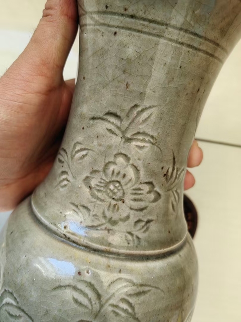 古玩陶瓷青釉刻花瓶真品鑒賞圖