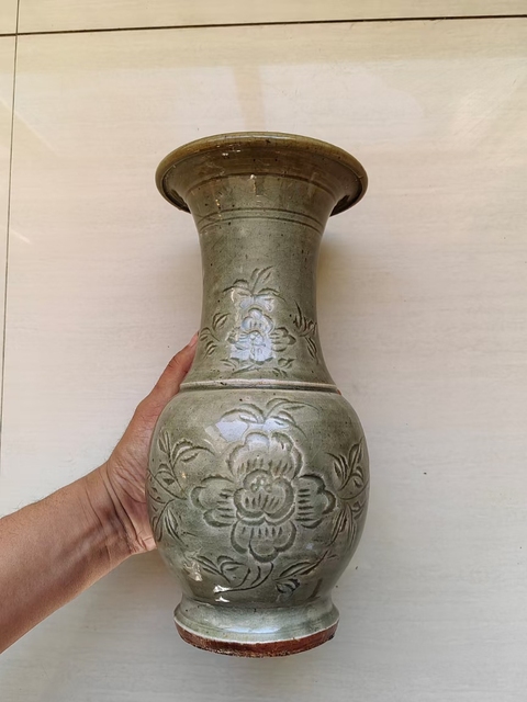 古玩陶瓷青釉刻花瓶真品鑒賞圖