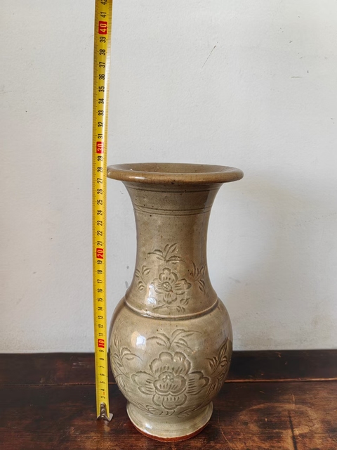 古玩陶瓷青釉刻花瓶真品鑒賞圖