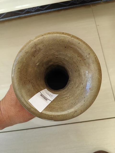 古玩陶瓷青釉刻花瓶真品鑒賞圖