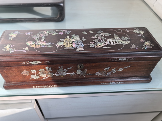 古玩雜項花梨木鑲嵌貝殼的福祿壽三星首飾（珠寶）箱真品鑒賞圖