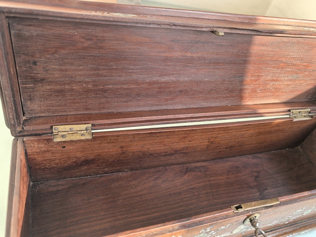 古玩雜項花梨木鑲嵌貝殼的福祿壽三星首飾（珠寶）箱真品鑒賞圖