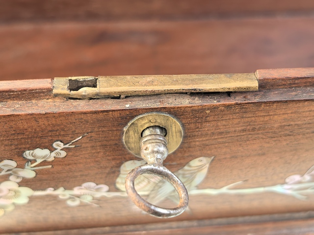 古玩雜項花梨木鑲嵌貝殼的福祿壽三星首飾（珠寶）箱真品鑒賞圖